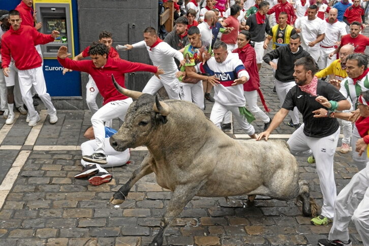Un Escolar en la curva de la Estafeta.
