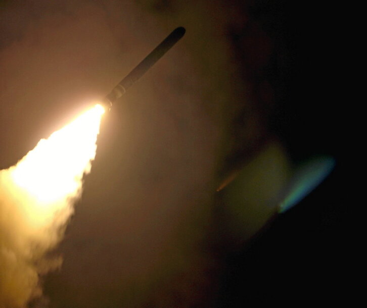 Imagen del disparo de un misil Tomahawk.
