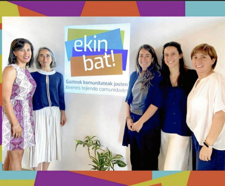 Ekinbat! proiektuko kideak; eskuinetik hasi eta bigarrena Zaira Garcia.