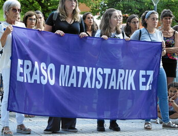 Imagen de archivo de una concentración por una agresión machista.