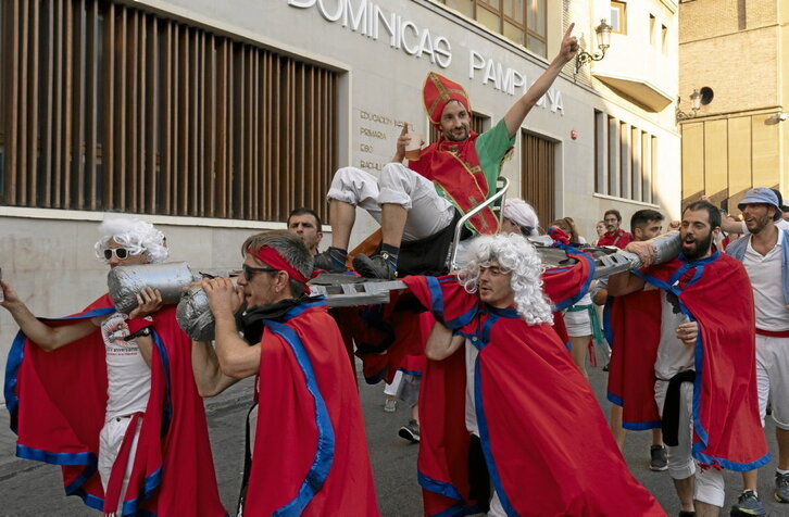 El encierro de la Villavesa cerró otro año más las fiestas de Iruñea con un San Fermín encarnado, esta vez, en varón.