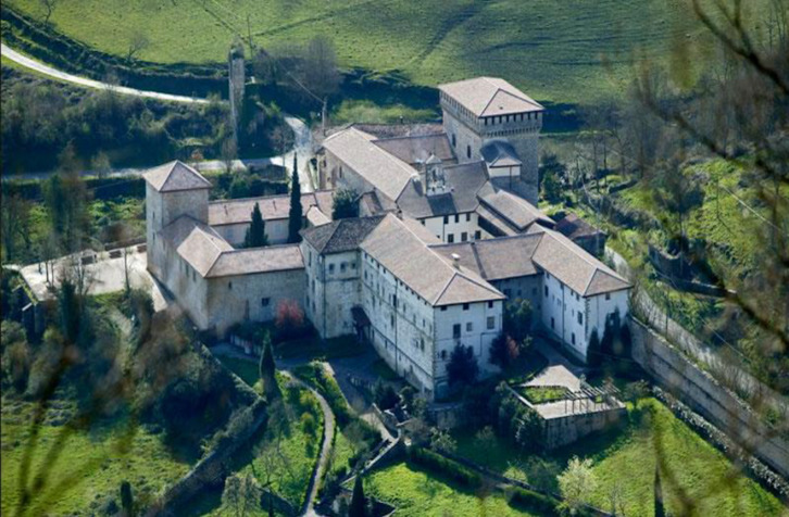 Kexaako Monumentu Multzoa, Aiaran.