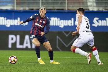 Stoichkov, con la camiseta el Eibar.