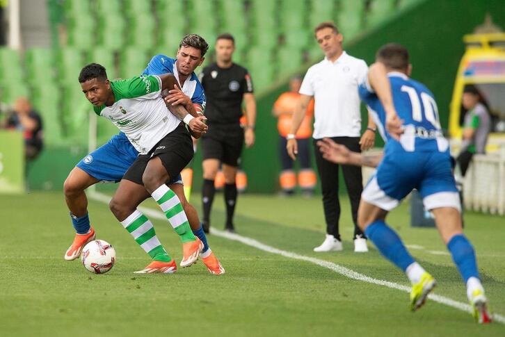 El Alavés ha dispytado en Santander su primer partido de pretemporada.