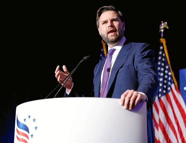 J. D. Vanceren hitzaldia, atzo, Milwaukeeneko Pfister hotelean.