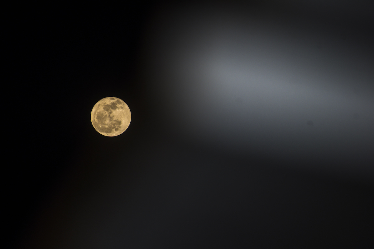 La Luna de Fresa, vista desde Java. (Dimas RACHTMATSYAH/ZUMA PRESS/EUROPA PRESS)