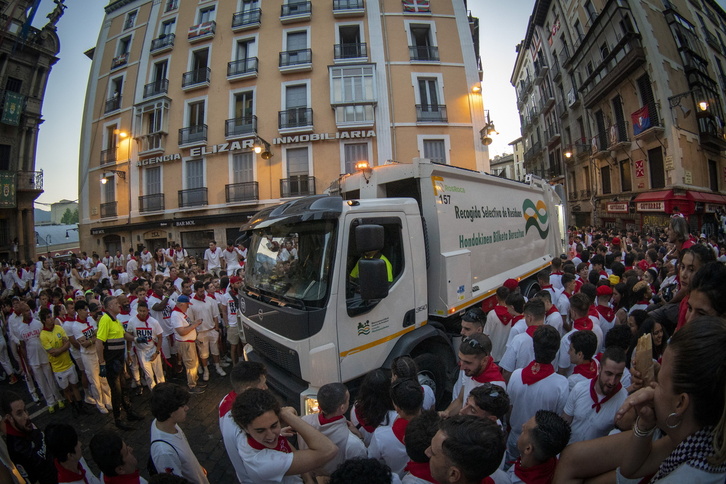Zabor bilketarako kamioi baten artxiboko argazkia.
