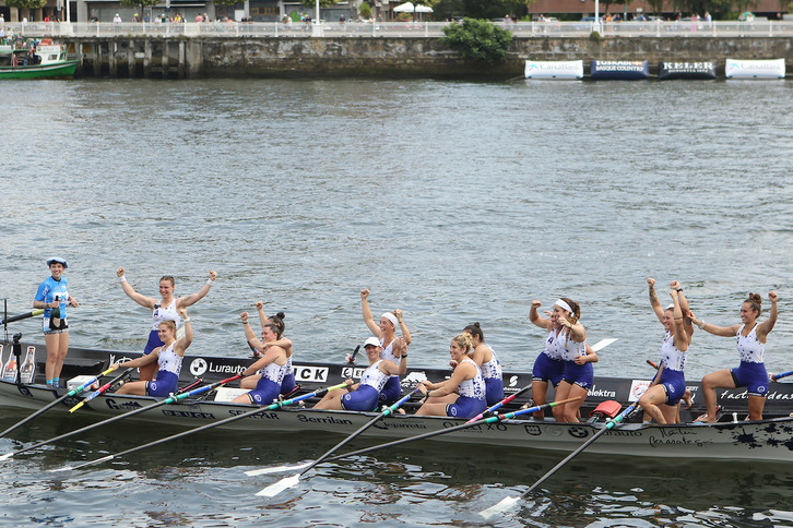 Arraun Lagunak-eko eskifaia, artxiboko irudian; Sestaoko Bandera.