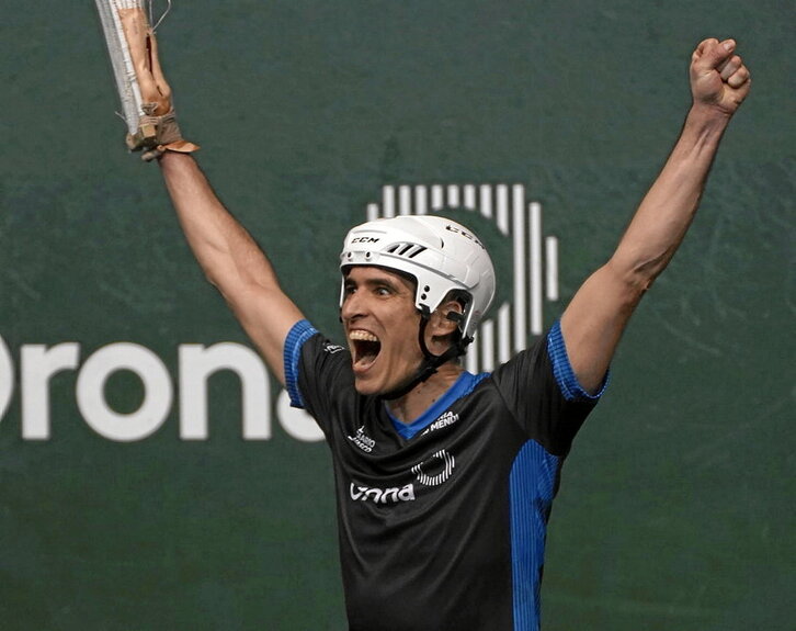 Foto de archivo de un Urriza eufórico.