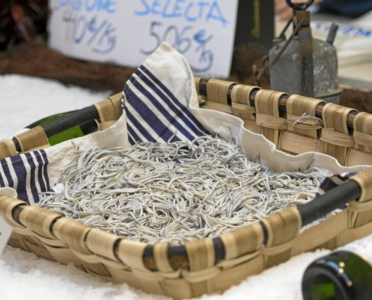 Txitxardin salmenta postua, Donostian, San Sebastian egun bezpera batean.