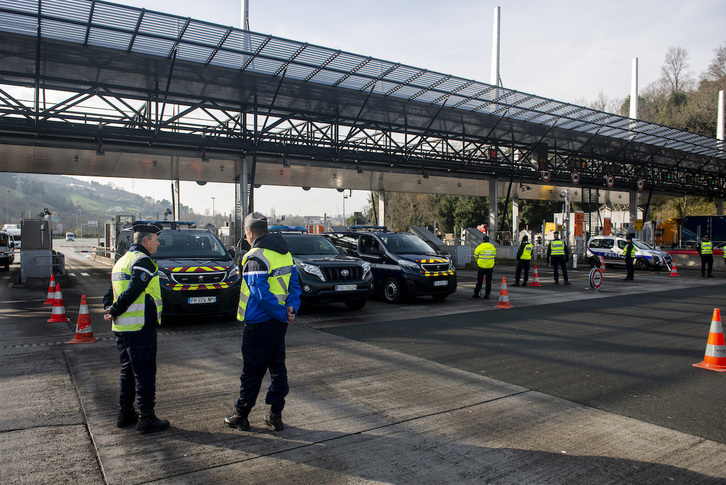 Imagen de archivo de la Policía francesa en el peaje de Biriatu.
