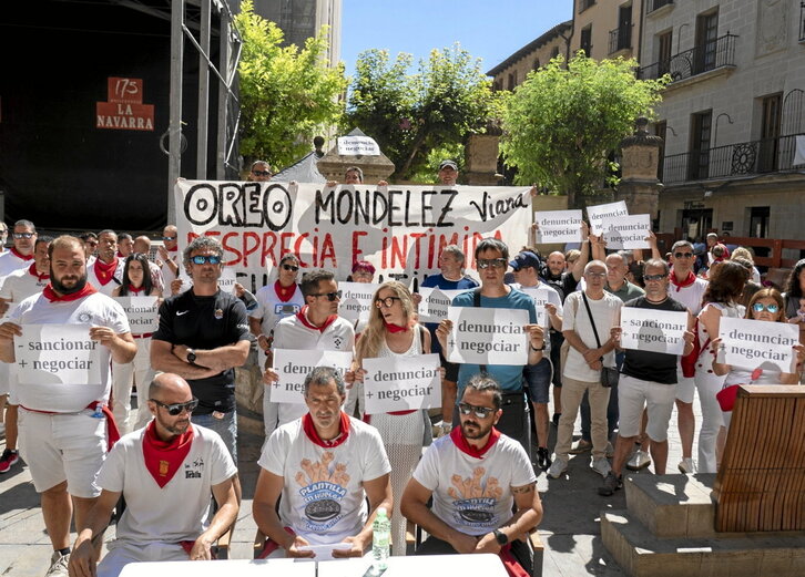 Comparecencia del comité de empresa de Mondelez, ayer en Viana.