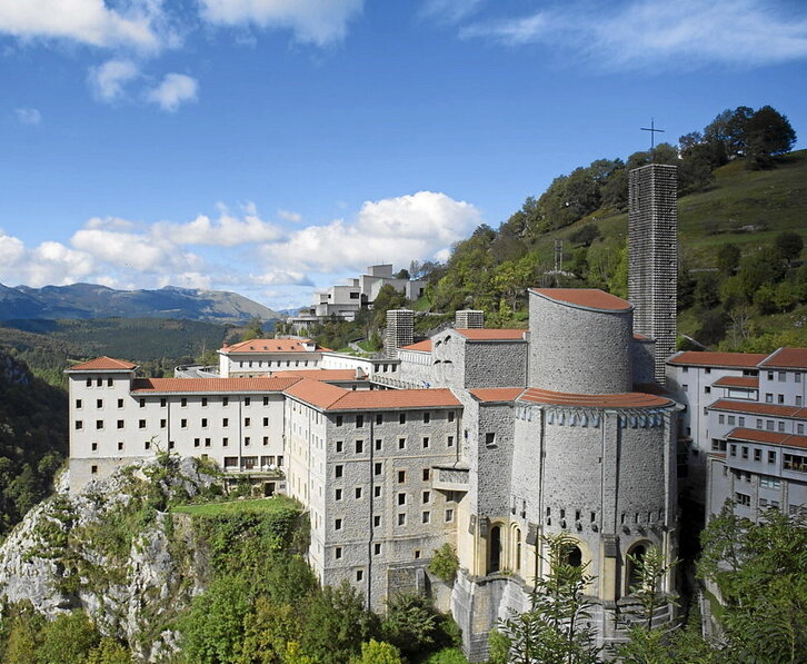 Irudian, Arantzazuko Santutegia, Oñatin.