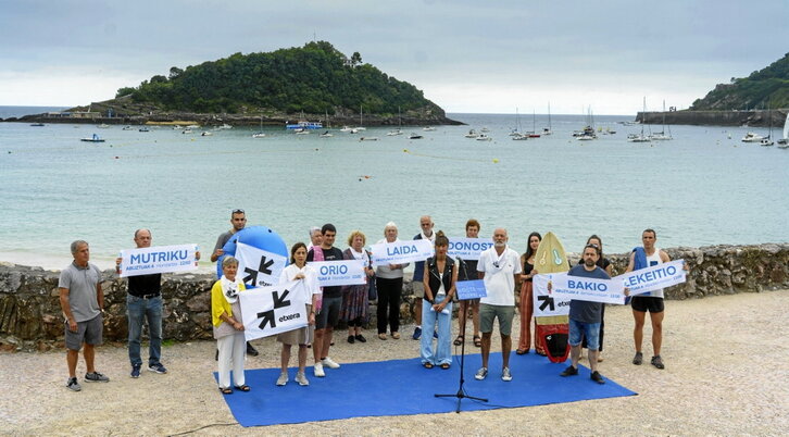 Sarek eta Etxeratek Loretopen egin zuten prentsaurrekoa.