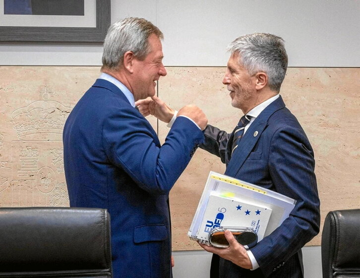 Saludo entre Zupiria y Grande-Marlaska.