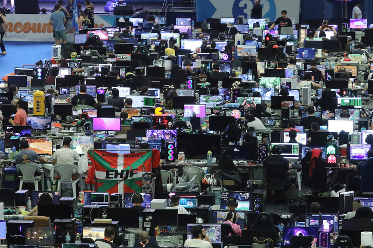 Las pantallas se amontonan desde este jueves en el BEC.