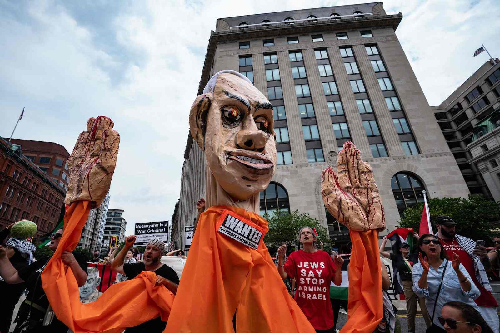 Protestas en Washington por la visita del genocida israelí. (Andrew THOMAS/AFP)