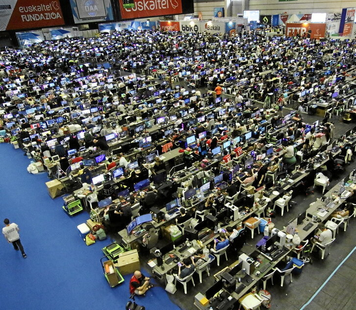 Miles de pantallas ocupan desde ayer el BEC.