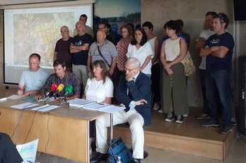 Solaria enpresaren jarrera salatzeko Zigoitiko lur-jabeen prentsaurrekoa.