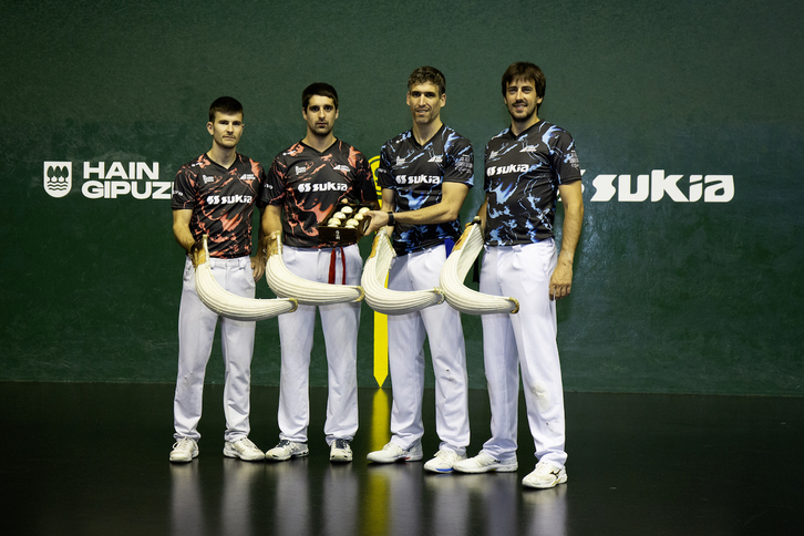 Larunbateko lau finalistak, astearteko material aukeraketan.