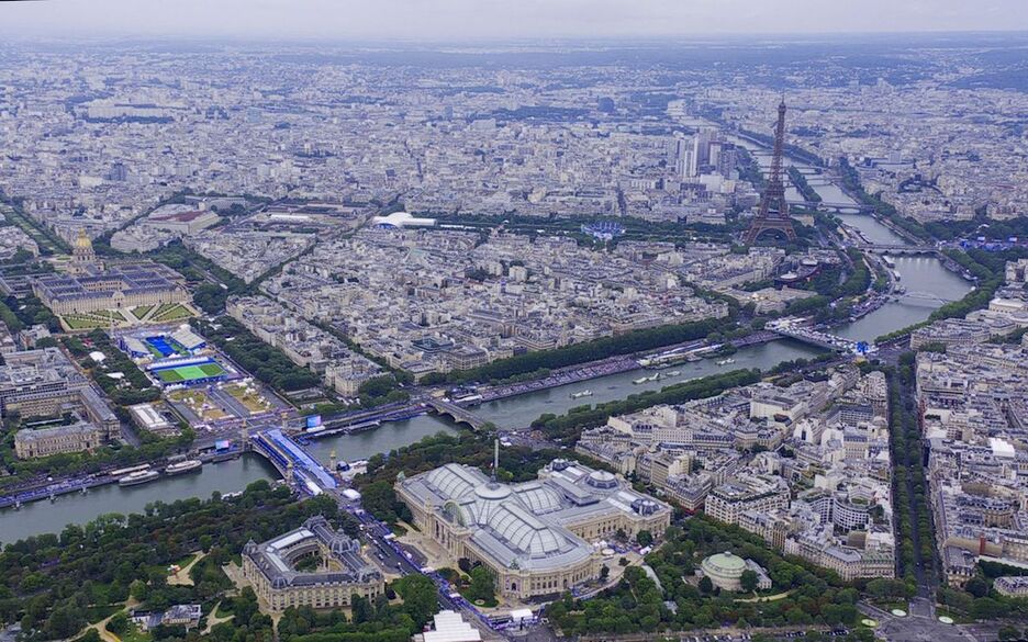 Parisko beste irudi orokor ikusgarri bat.
