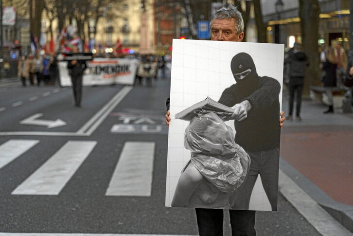 Marcha contra la tortura en Bilbo.