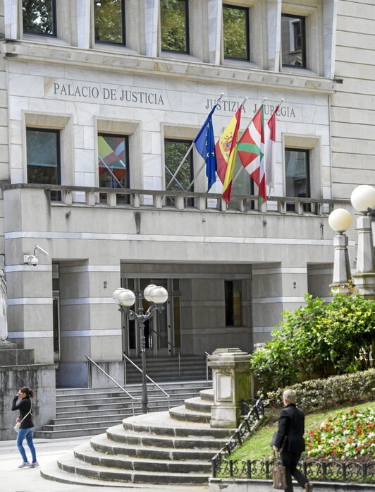 Blboko justizia jauregia irudian.