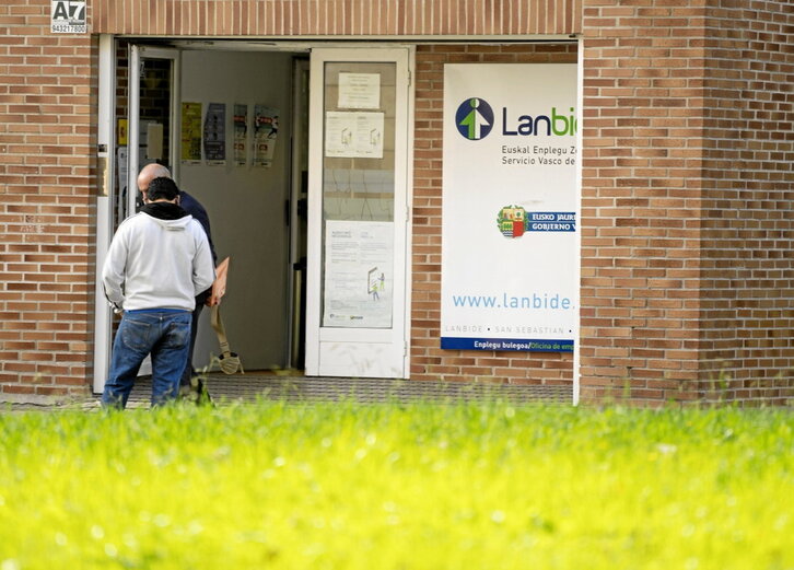 Donostiako Lanbideren bulego batean hartutako irudia.