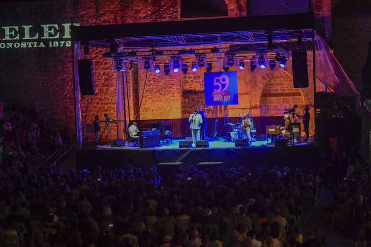 Gregory Porter, Trinitate plazan. Oholtza honetako lau kontzertuetatik hirutan agortu dira sarrerak.