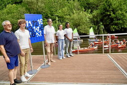 Aste Nagusiko egitarauaren aurkezpen agerraldia ibaiertzera eraman zuten.