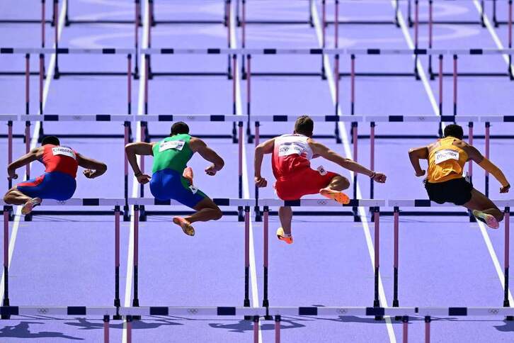 Cabang, ezkerrean, 110 metro hesidunen proban, Parisko Olinpiar Jokoetan.