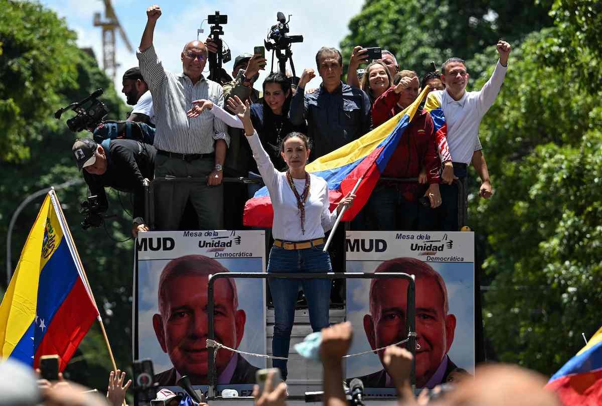 María Corina Machado asiste a una protesta convocada por la oposición en Caracas. (Juan BARRETO | AFP) María Corina Machado asiste a una protesta convocada por la oposición en Caracas. (Juan BARRETO | AFP)