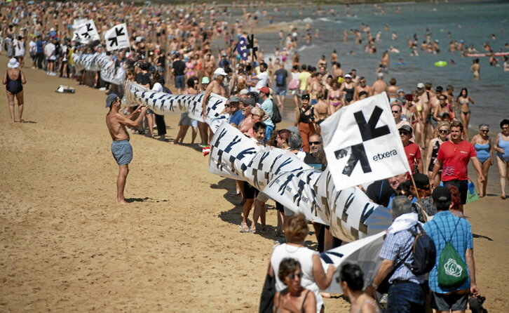 Mobilizazioa, Ondarretako hondartzan, Donostian.