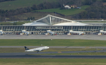 La afluencia de jets privados crece tanto en Sondika como en Loiu (en la foto).
