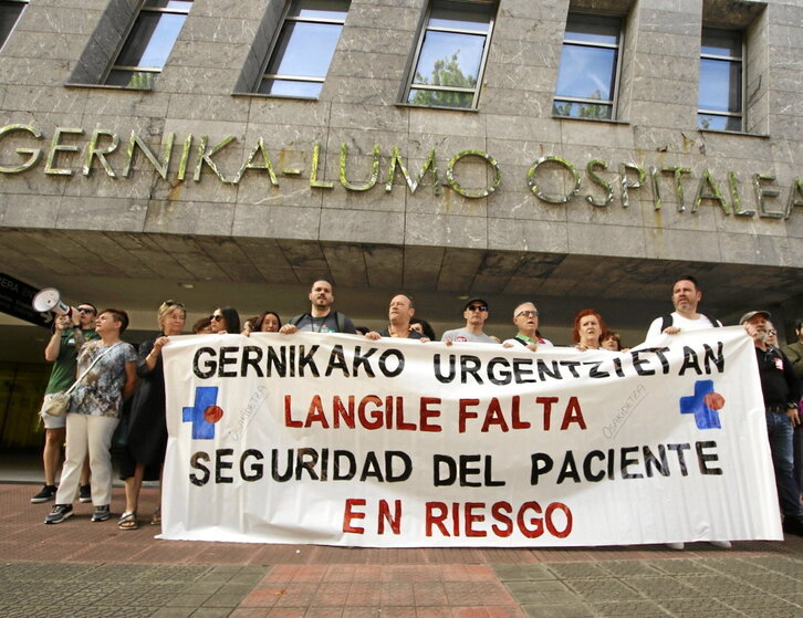 Gernikan ekainean egindako protesta, larrialdietako langile faltagatik.