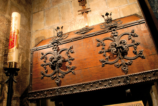 Arqueta en la que se guardan en el monasterio de Leire los restos de varios reyes de Nafarroa y entre los que estarían los de los tres monarcas de la dinastía Aritza. (Idoia ZABALETA/FOKU)