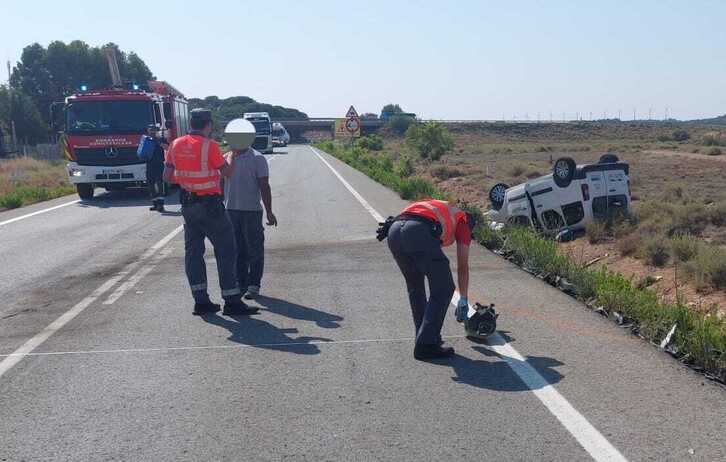 Así ha quedado la furgoneta siniestrada en Murchante.