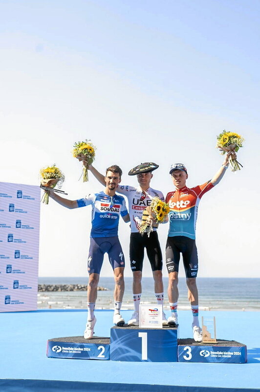 Visma asumió la responsabilidad de la carrera durante la primera parte pero después se desvaneció.