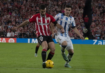 A Lekue le ha tocado esta pretemporada desenvolverse también como central, justificando así su polivalencia.