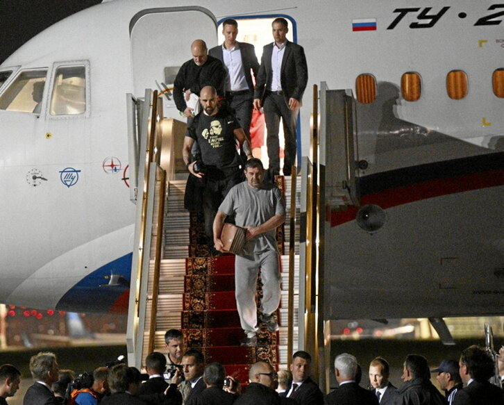 Pablo Gonzalez, Moskura iristen.