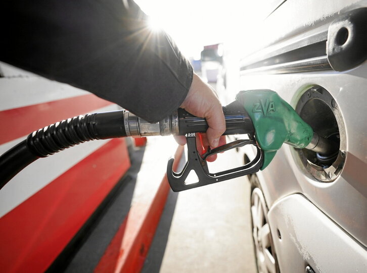 La AIE asevera que habrá suficiente petróleo este año y el que viene.