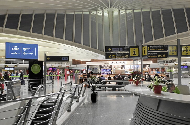 El aeropuerto de Bilbao registró en el primer semestre del año la tasa más alta de vuelos de su historia.