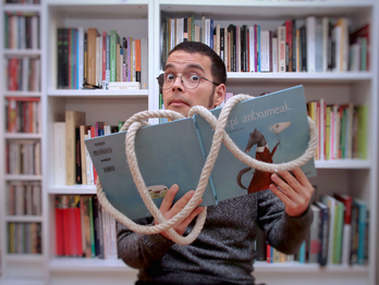 Angel Edo ejerce de narrador, para introducir a los más pequeños en los secretos de cuatro instrumentos de viento.