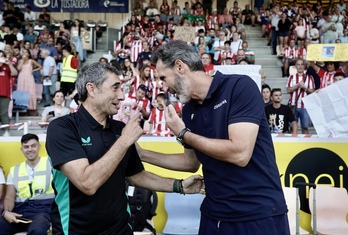 Vicente Moreno, en la imagen conversando con Ernesto Valverde en la previa de la final de la EH Txapela, es la gran novedad del estreno liguero de Osasuna.