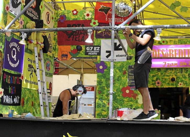 Txosnei azken ukituak ematen ibili ziren atzo.