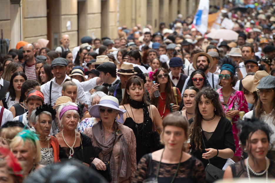 Aurten ere Irrikitaldian parte hartu duten herritarrek Boulevard-etik Santa Maria basilikarako desfile tradizionala egin dute. Aurten ere Irrikitaldian parte hartu duten herritarrek Boulevard-etik Santa Maria basilikarako desfile tradizionala egin dute.