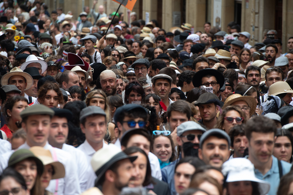 Kapelek hartu dute egun batez Gipuzkoako hiriburua. Kapelek hartu dute egun batez Gipuzkoako hiriburua.