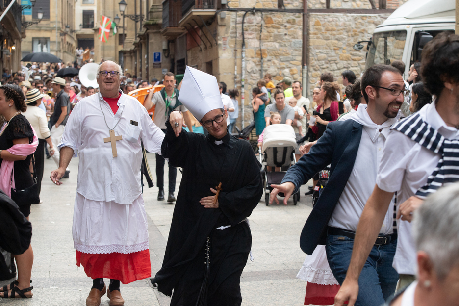 Munillak topatu dituen igandetar guztiak bedeinkatu ditu eta bekatuz garbi utzi du hiria. Munillak topatu dituen igandetar guztiak bedeinkatu ditu eta bekatuz garbi utzi du hiria.