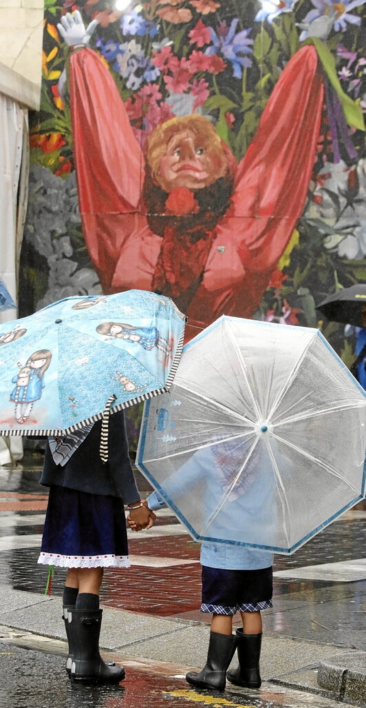 Goizeko euria, Balearen -eta bere itsasoko lagunen- Desfilea; pregoilaria eta txupinera konpartsek egindako ogitartekoarekin eta Gargantua haur bat irensten.