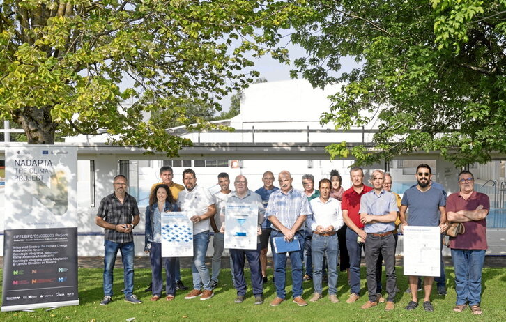 Nafarroako 36 udalerrik bat egin dute dutxatzeko ura lau minutura mugatzeko kanpainarekin.